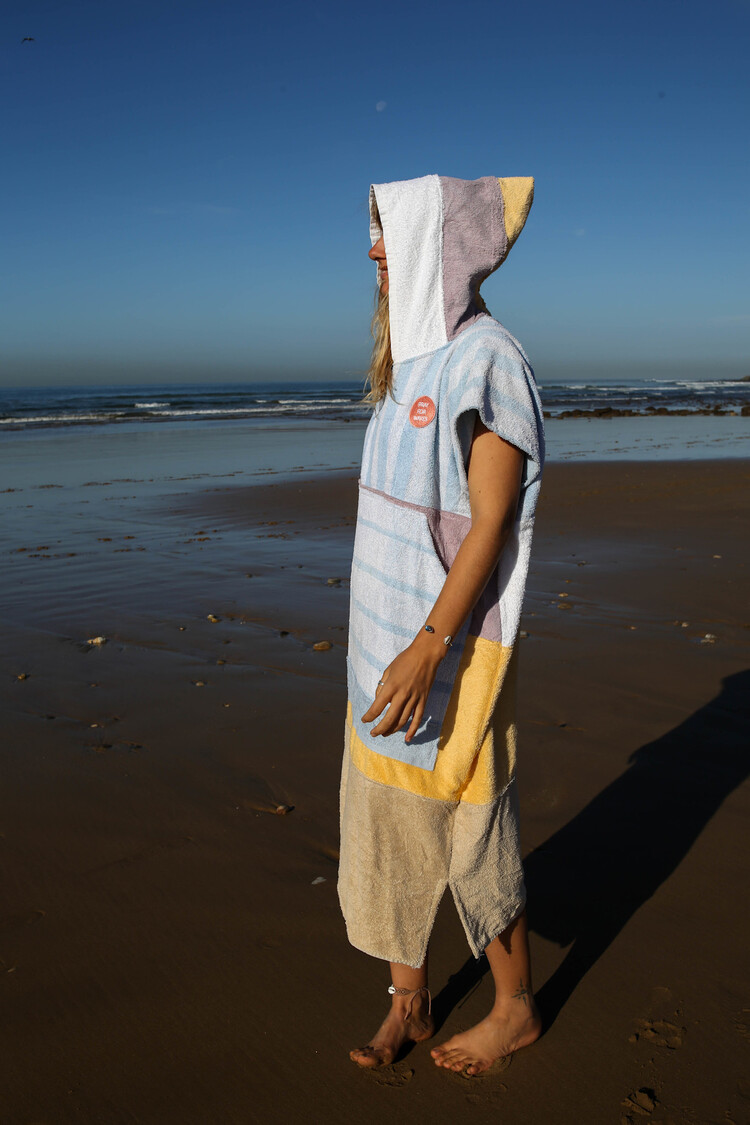 Pray For Waves Friendly Poncho Piña Colada
