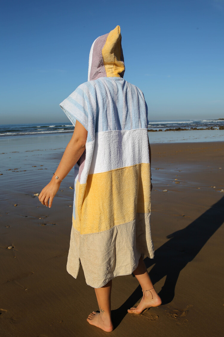 Pray For Waves Friendly Poncho Piña Colada