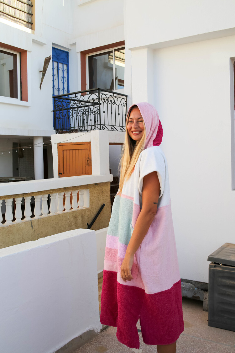 Pray For Waves Friendly Poncho Vino