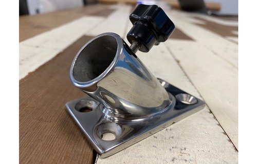 Vlaggenstokhouder RVS recht model 45° 81x42x45mm voor 25mm vlaggenstok