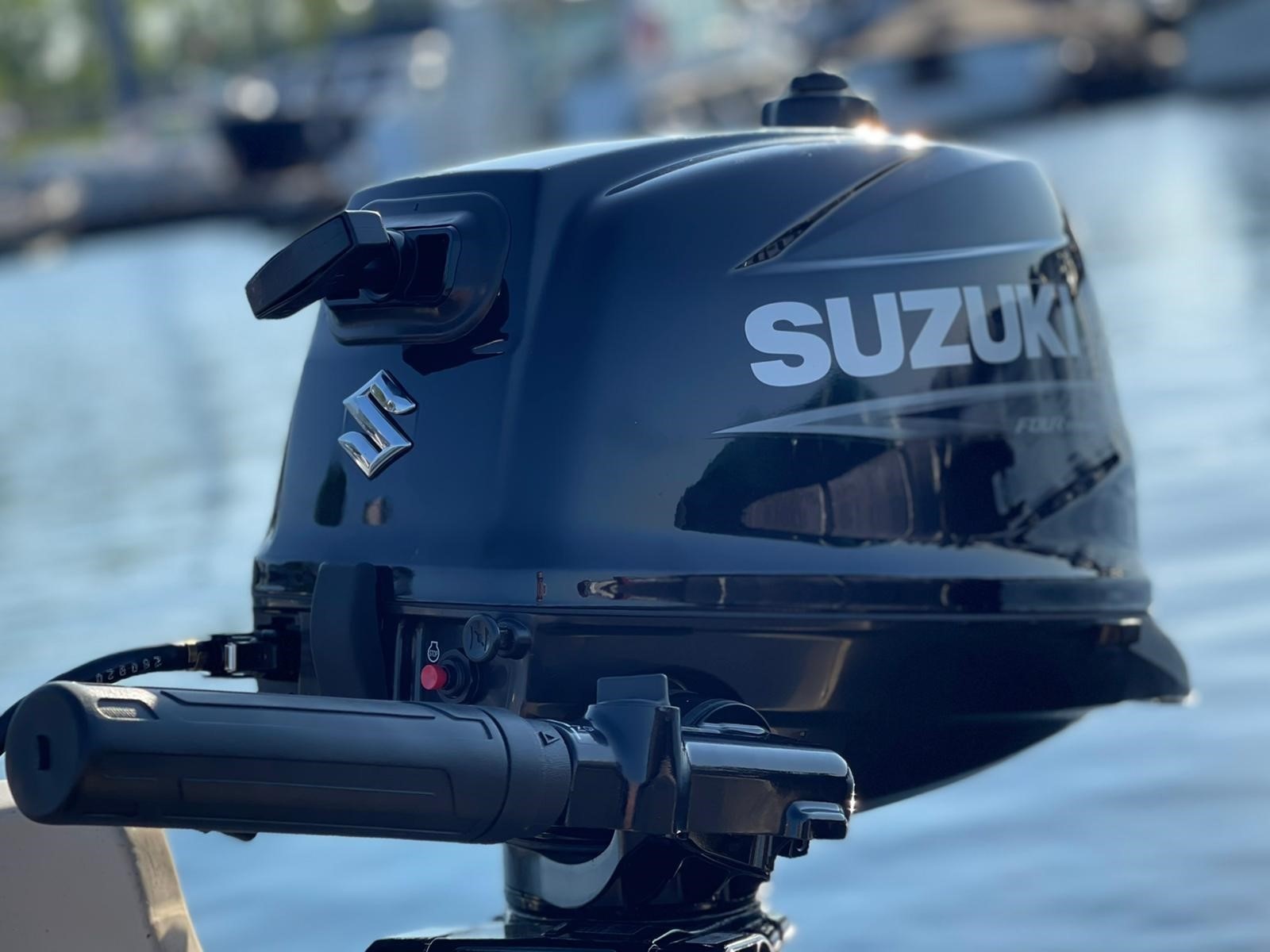 Suzuki buitenboordmotor 6 pk - DF6A - Kortstaart - Zwart