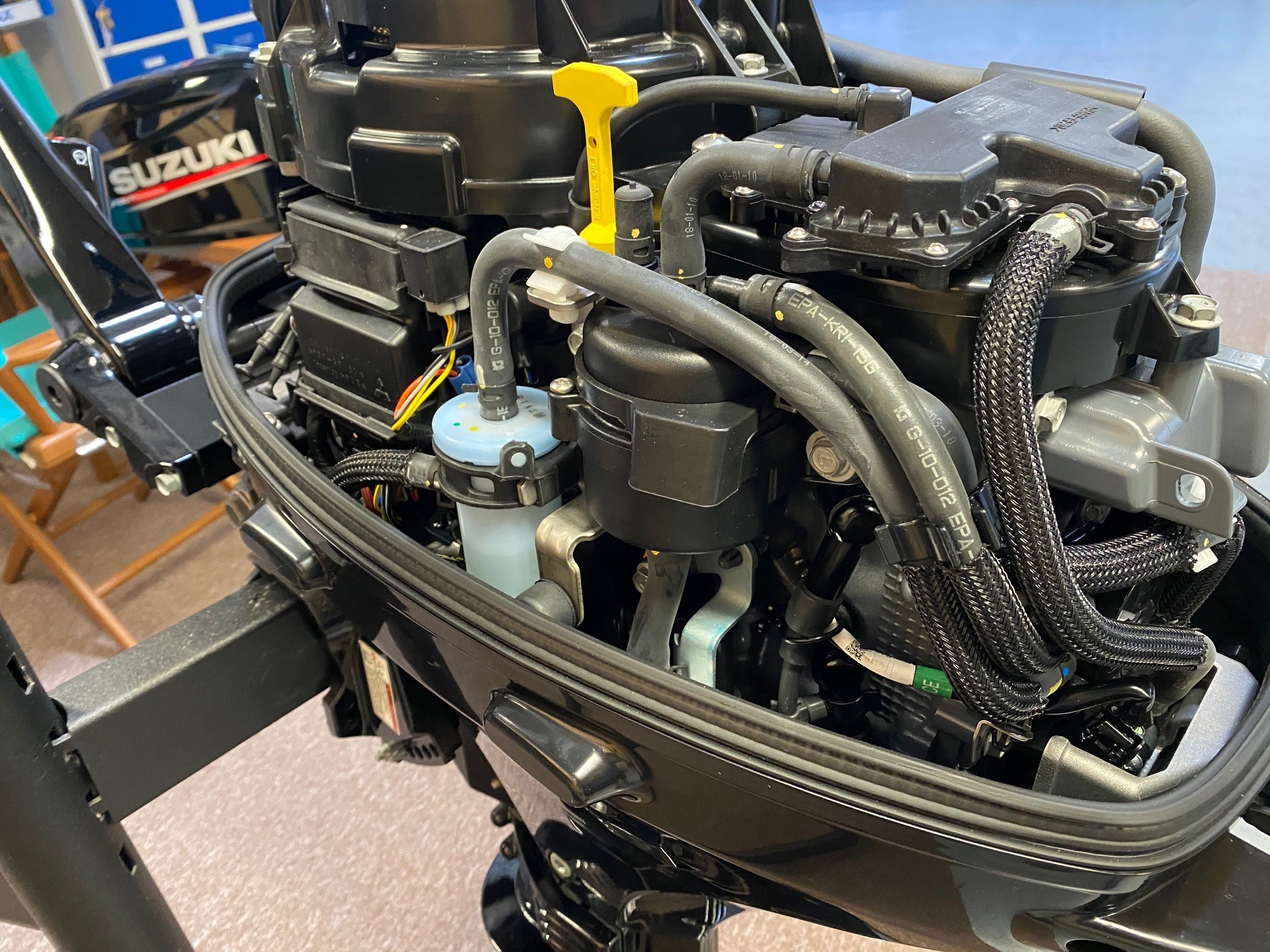 Mijn marifoon stoort op mijn buitenboordmotor