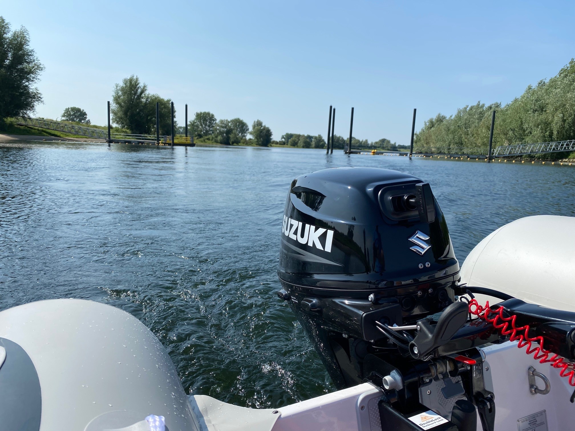 Suzuki buitenboordmotor 9.9 pk – DF9B - Kortstaart – Zwart