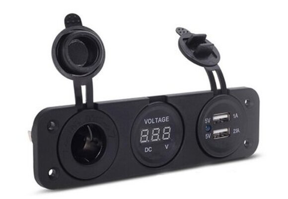12 volt lader, voltmeter en USB lader ineen
