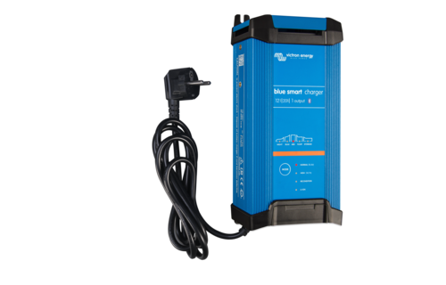 Blue Smart IP22 Charger 12/20 (1)