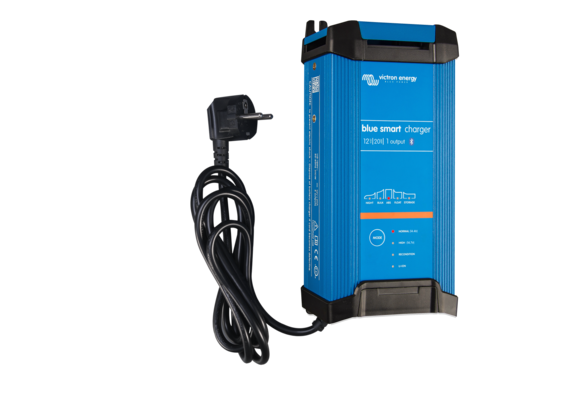 Blue Smart IP22 Charger 12/20 (1)