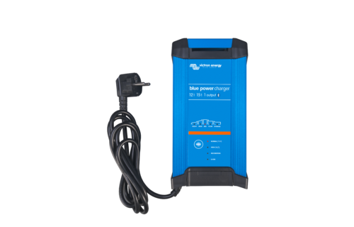 Blue Smart IP22 Charger 12/15 (1)