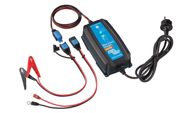 Blue Smart IP65 Charger 24/8 + DC connector