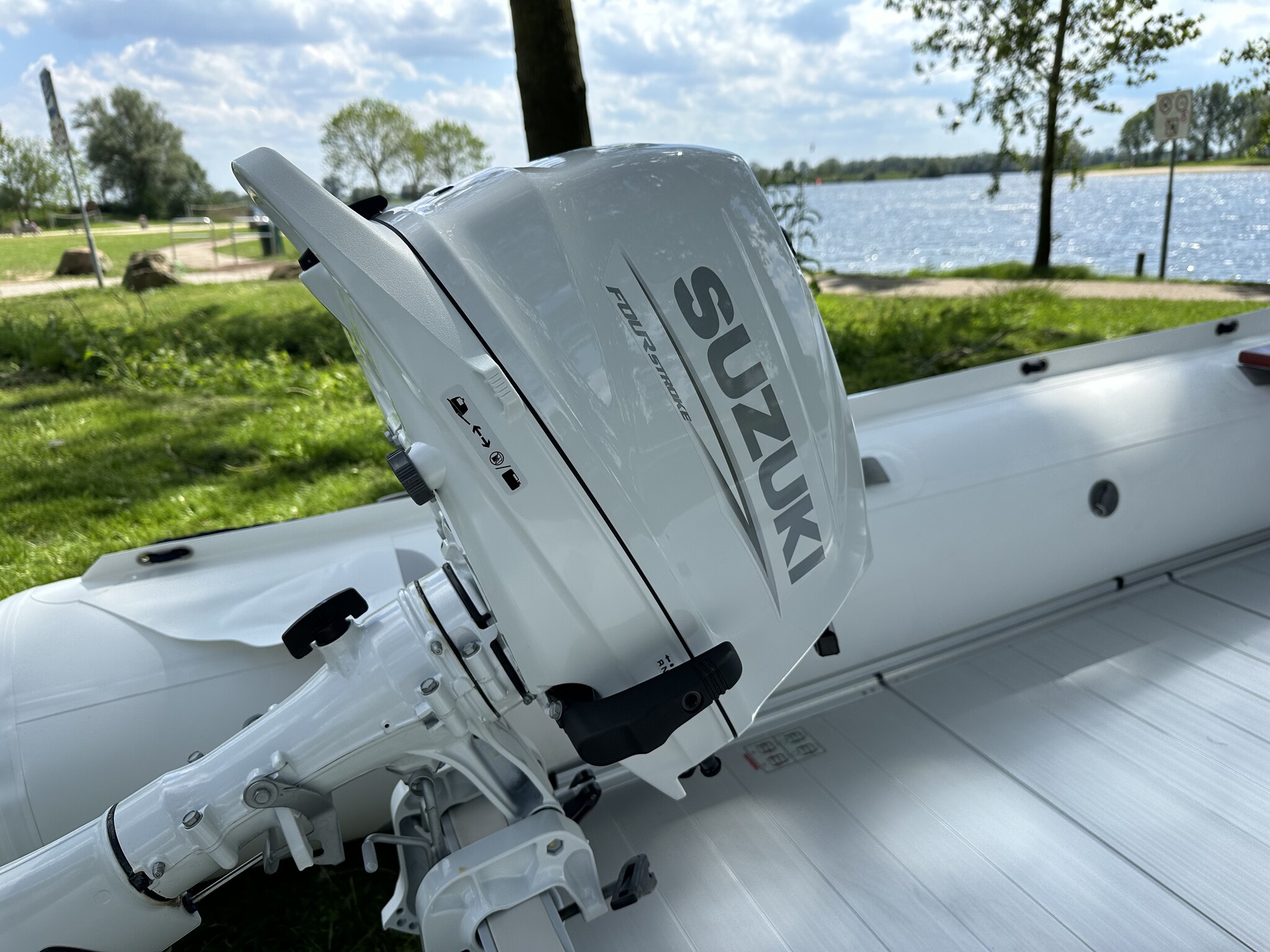 Suzuki buitenboordmotor 6pk - DF6A - Kortstaart - Wit