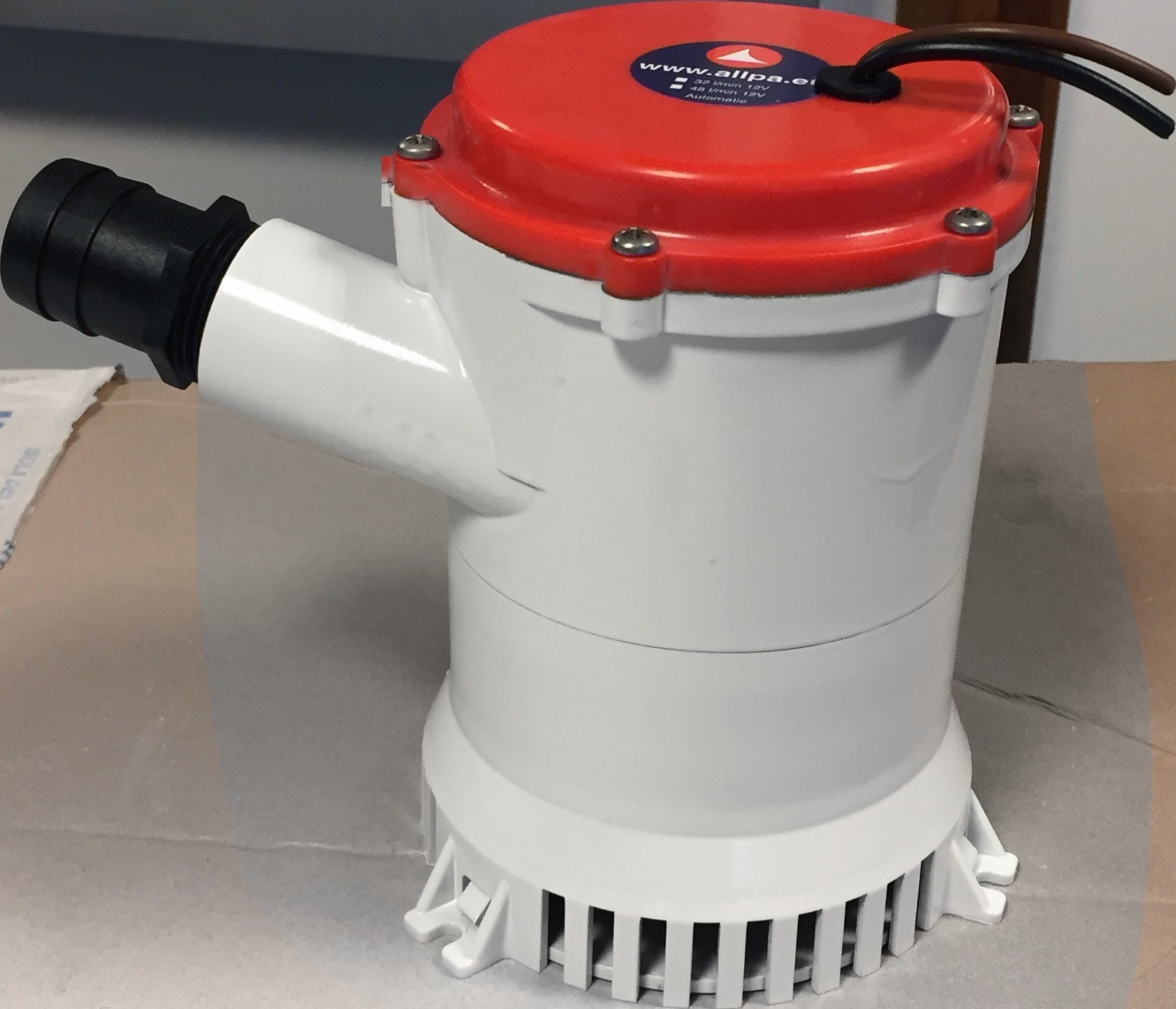 Allpa Heavy Duty bilgepomp 135l/min 12V 9.0A Ø 32+38mm-slangaansluiting