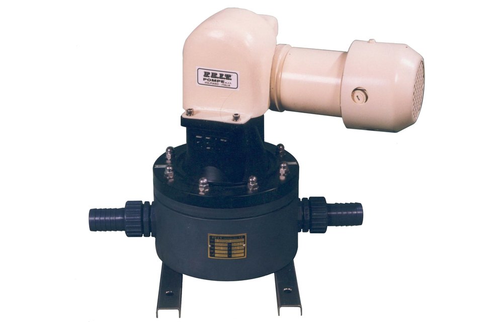 Allpa Membraanpomp PVM 0 2  230V/2 3A  30l/min  zelfaanzuigend tot 3m  slangaansluiting Ø38mm