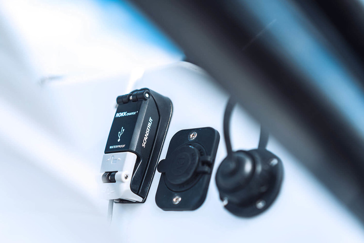 ROKK snellader waterdicht IPX6 2 USB aansluitingen zwart