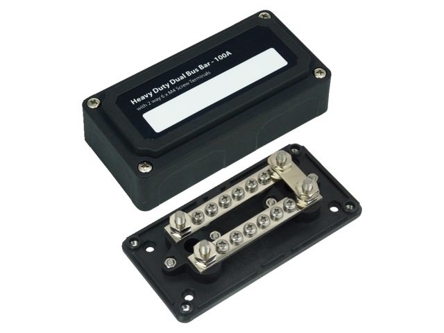 Busbar heavy duty 12xM4 met 4xM6 stud max 100A
