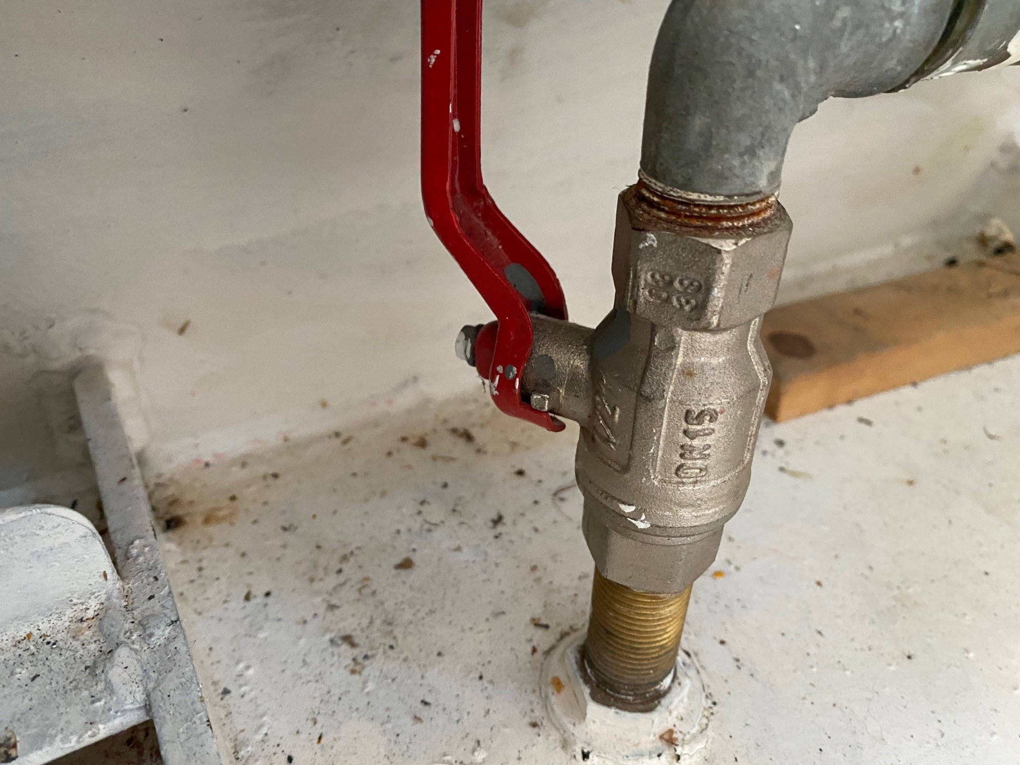 Afsluiter en huiddoorvoer plaatsen en monteren