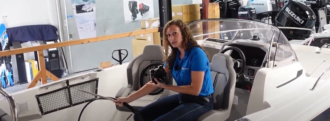 Hoe monteer je een stuursysteem in je boot?