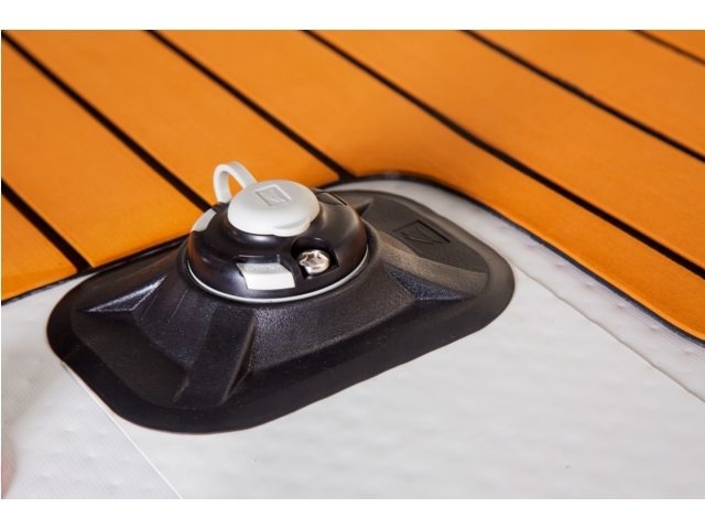 Monteerbare hulpstukken voor opblaasboot