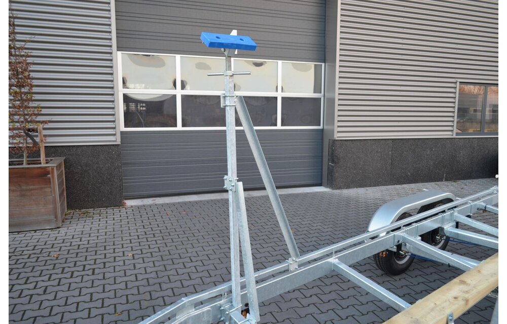 Verstelbare kimsteun incl schoren voor zeilboot