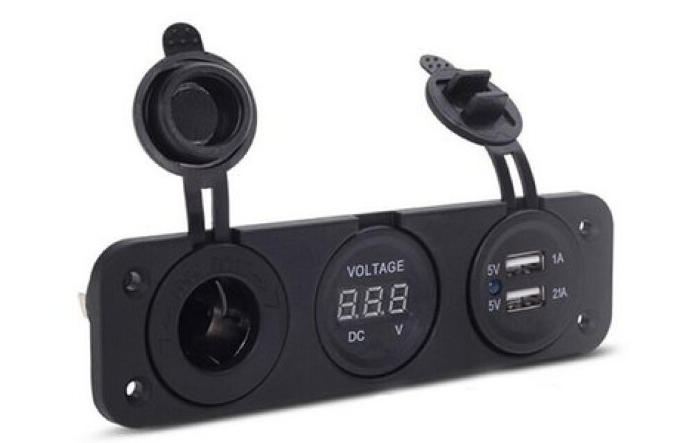 12 volt lader, voltmeter en USB lader ineen
