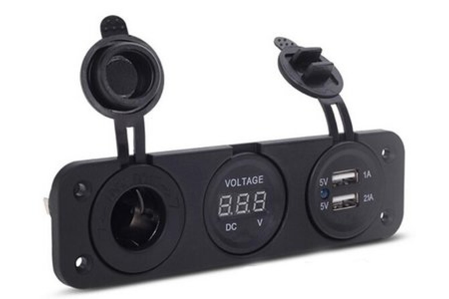 12 volt lader, voltmeter en USB lader ineen