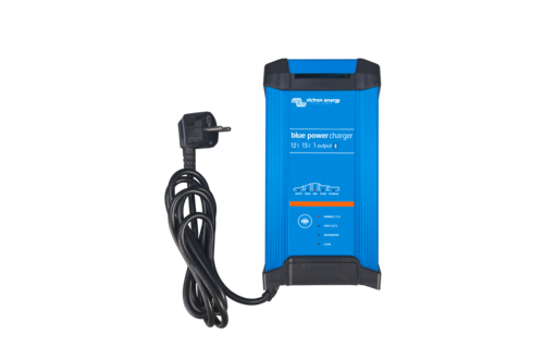 Blue Smart IP22 Charger 12/15 (1)
