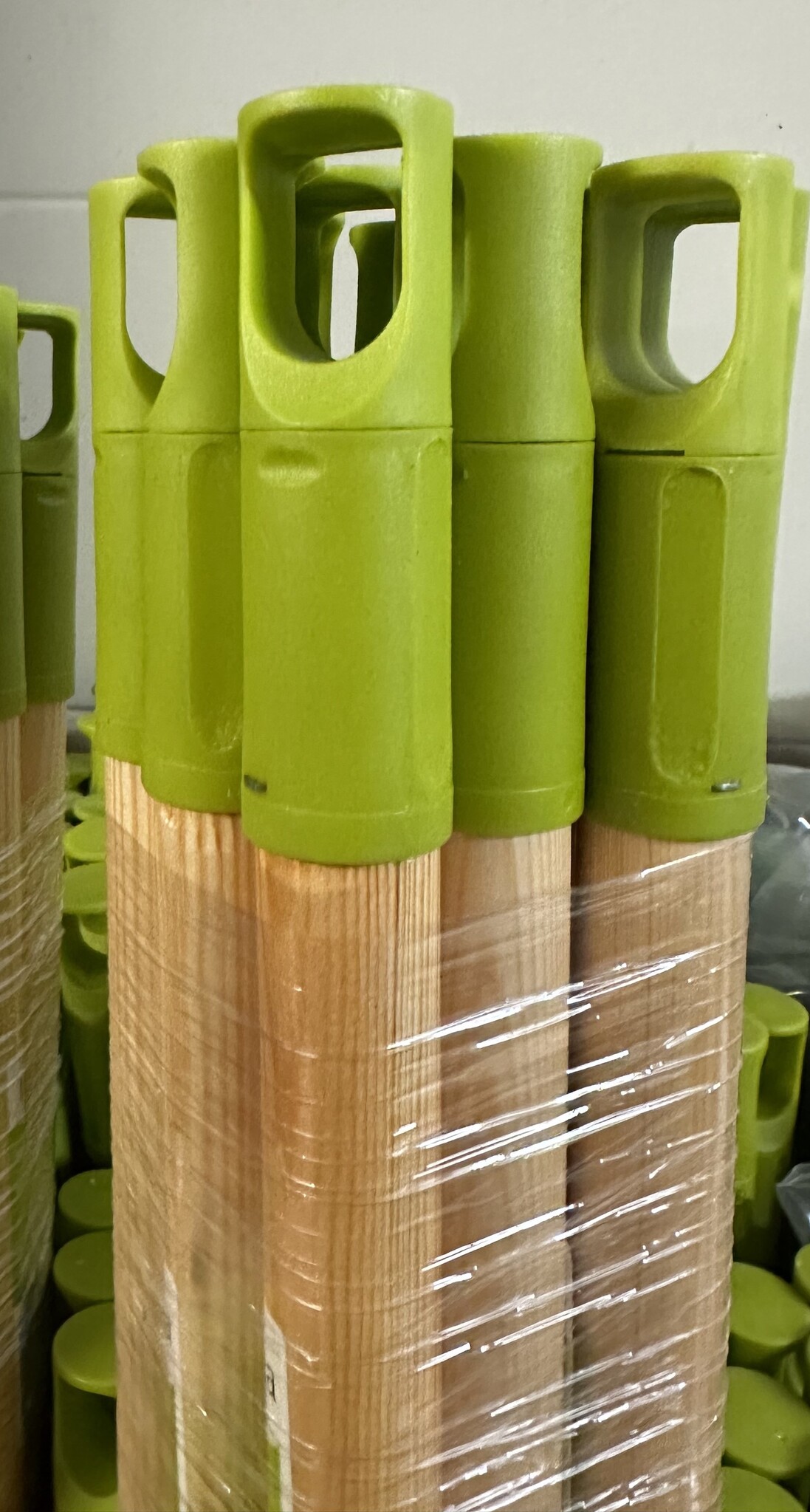 Bezemsteel gelakt hout 130 cm