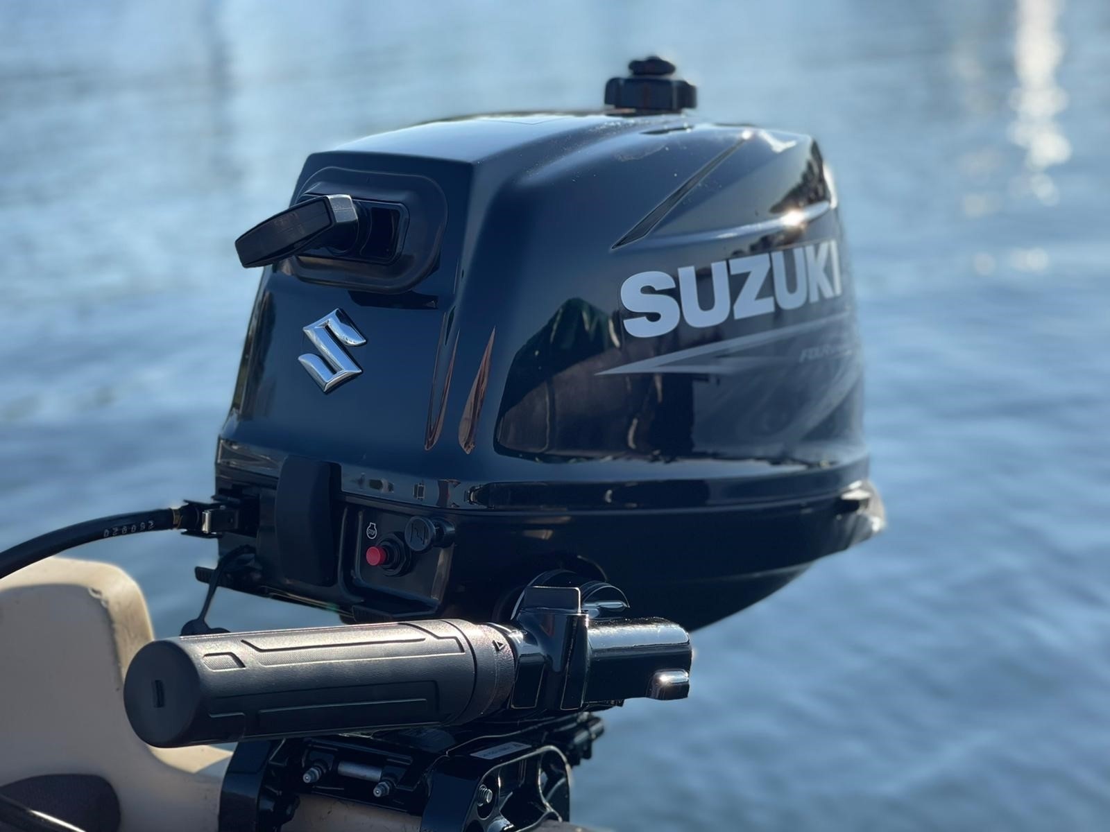 Suzuki buitenboordmotor 6 pk - DF6A - Kortstaart - Zwart