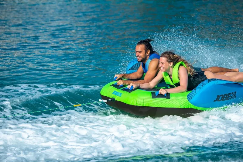 Alles over het slepen van een funtube achter de boot.