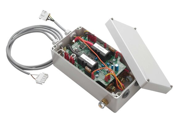 VETUS Serie/parallelschakelaar 12 -> 24 Volt voor boeg/hekschroeven