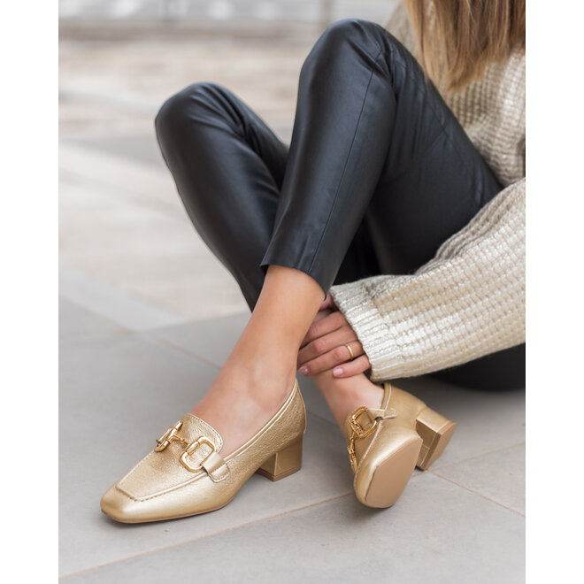 Mokassins mit Absatz Gold Schnalle