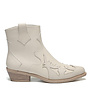 Kurze Cowboystiefel Beige Flamme Niedriger Absatz
