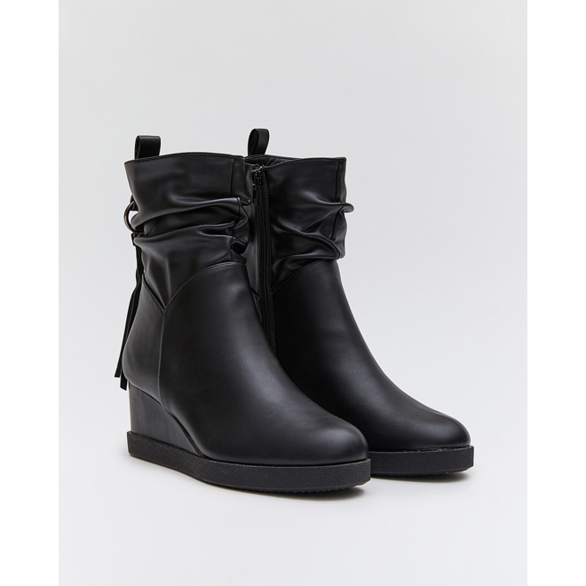 Stiefeletten Schwarz mit Schnalle und Fransen