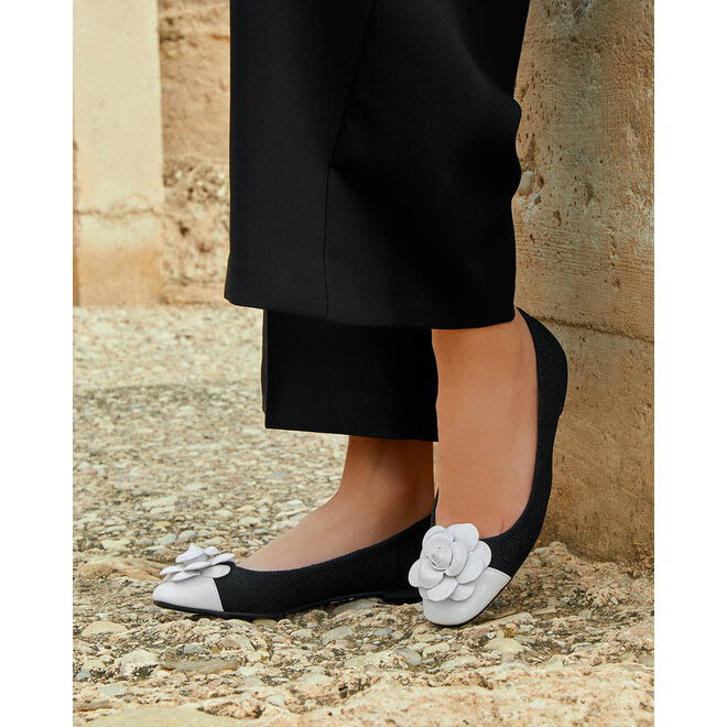 Ballerina Schwarz Blume Weiß