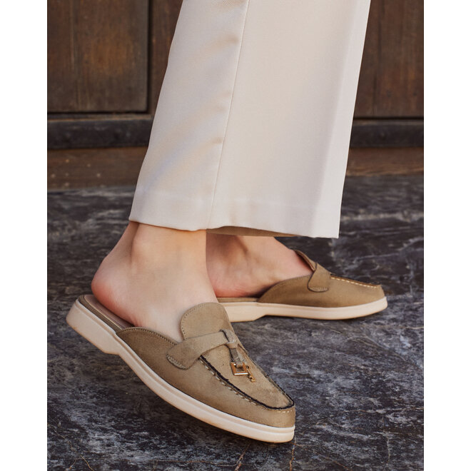 Instap Loafers Olive Suedine Bedeltjes