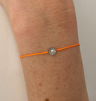 VANESSA TUGENDHAFT Vanessa Tugendhaft draad armband met diamanten oranje zilver