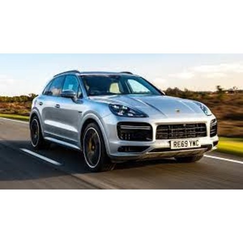 Dakdragers Porsche Cayenne met gesloten dakrailing