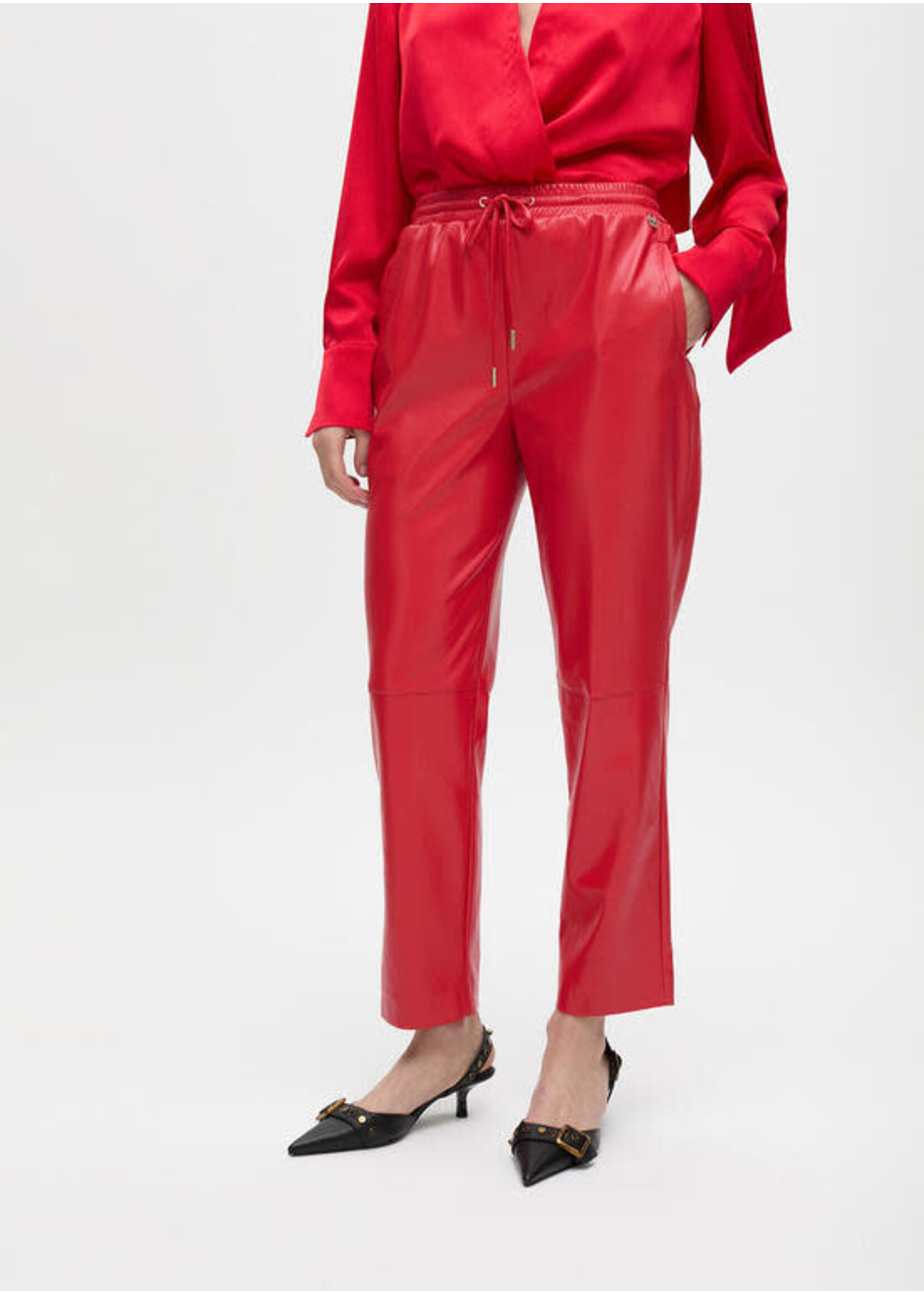 LF2514025 Pantalón jogger PU ROJO