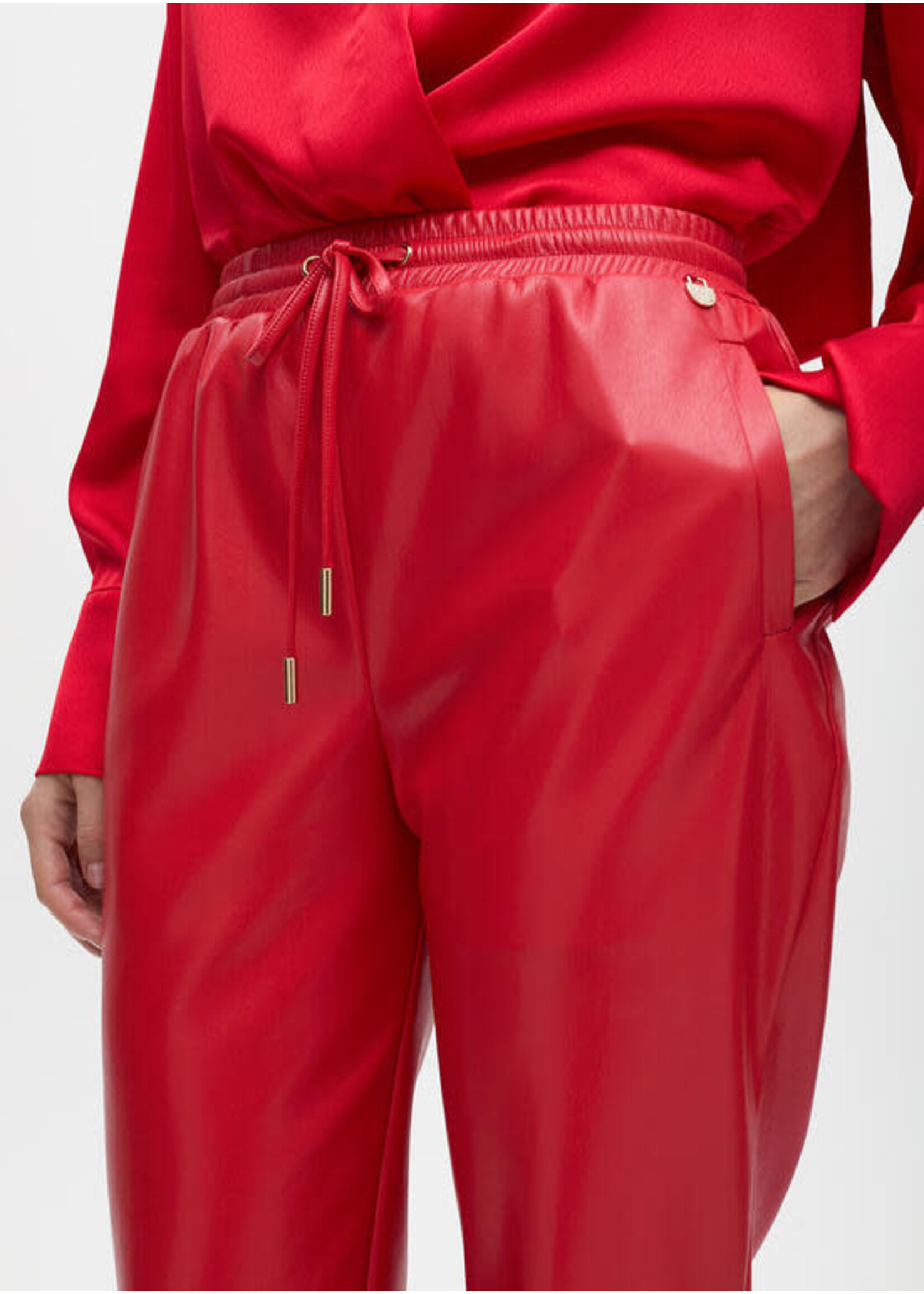 LF2514025 Pantalón jogger PU ROJO