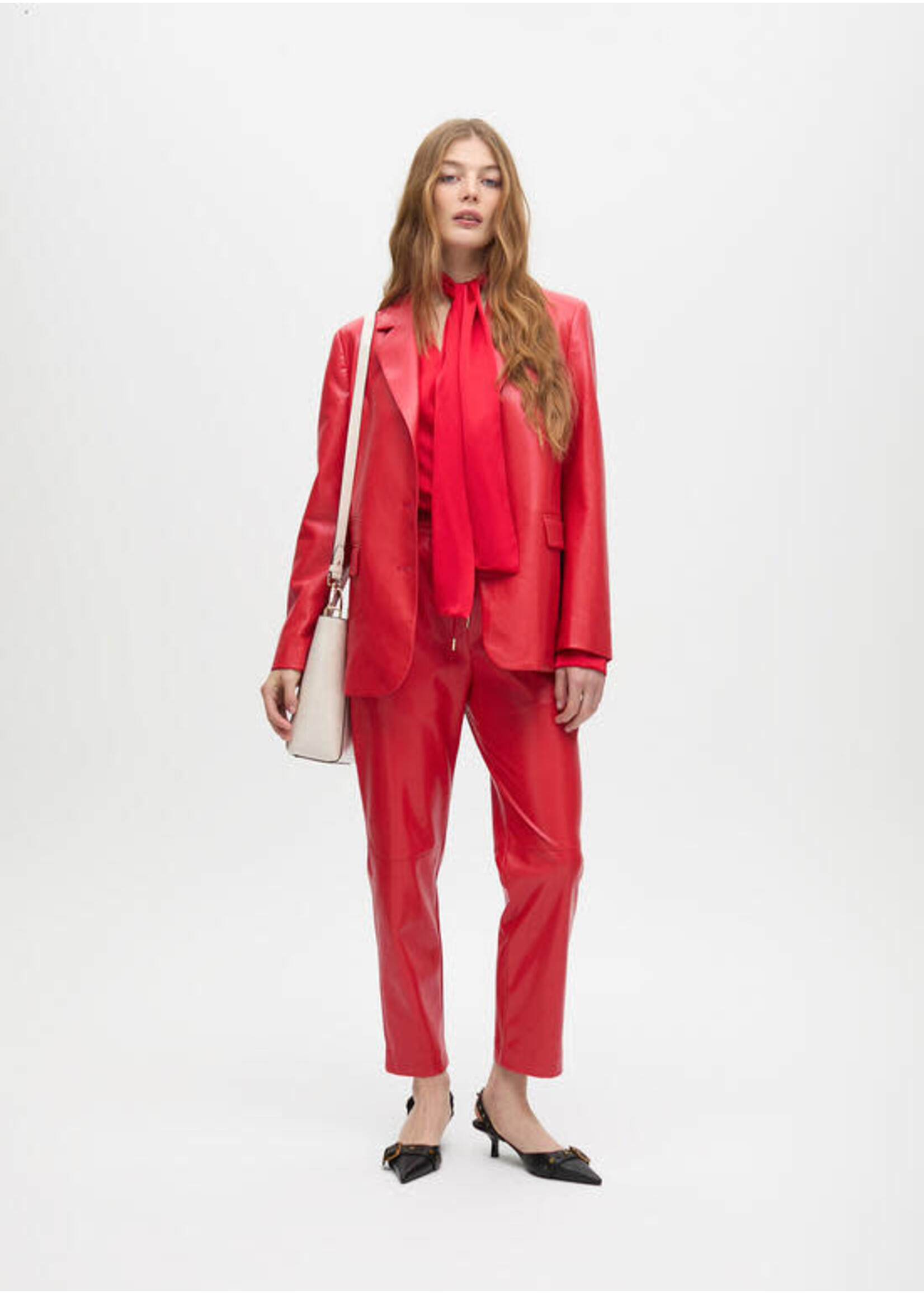 LF2514025 Pantalón jogger PU ROJO