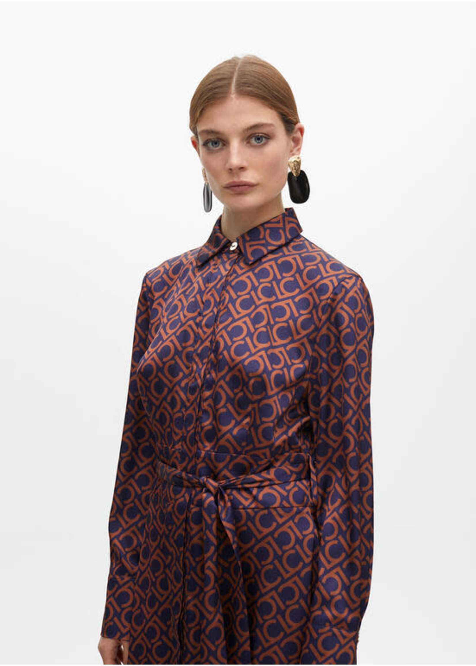 LF2516011 Vestido camisero estampado logotipado AZUL-MARRON