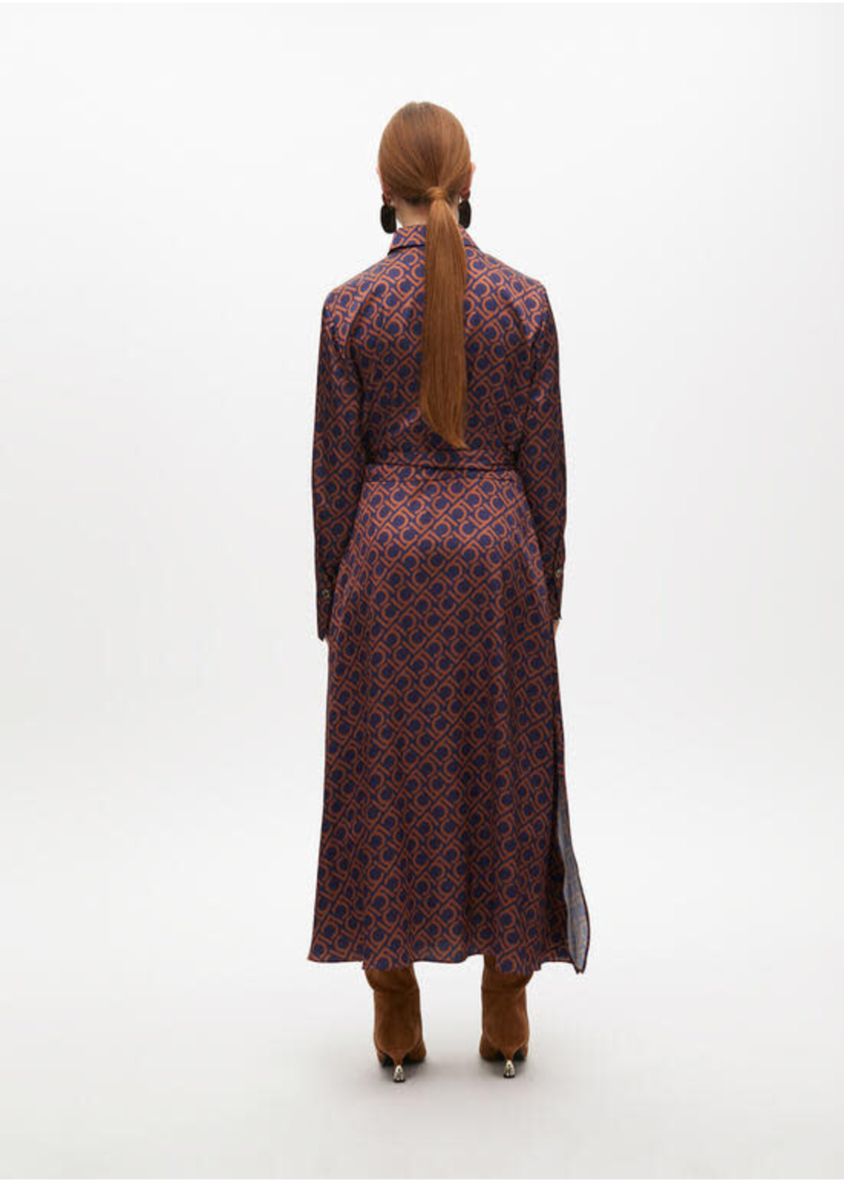 LF2516011 Vestido camisero estampado logotipado AZUL-MARRON