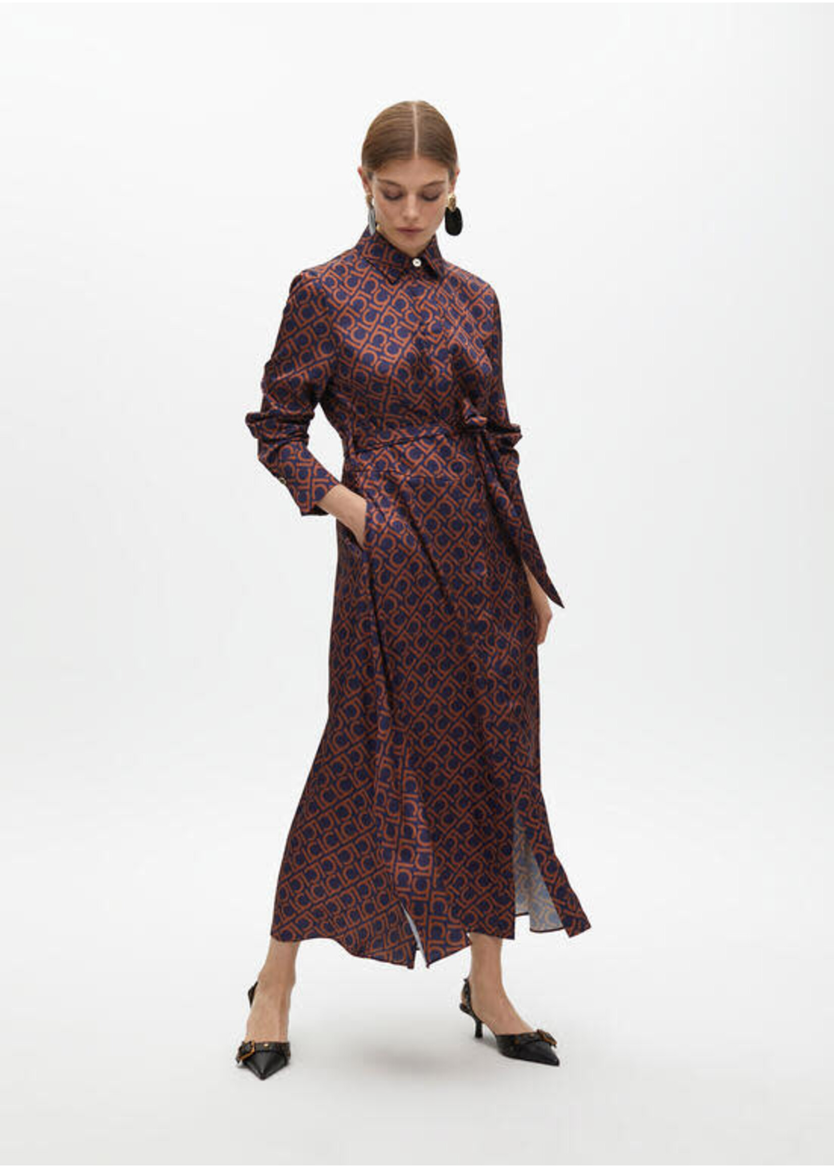LF2516011 Vestido camisero estampado logotipado AZUL-MARRON