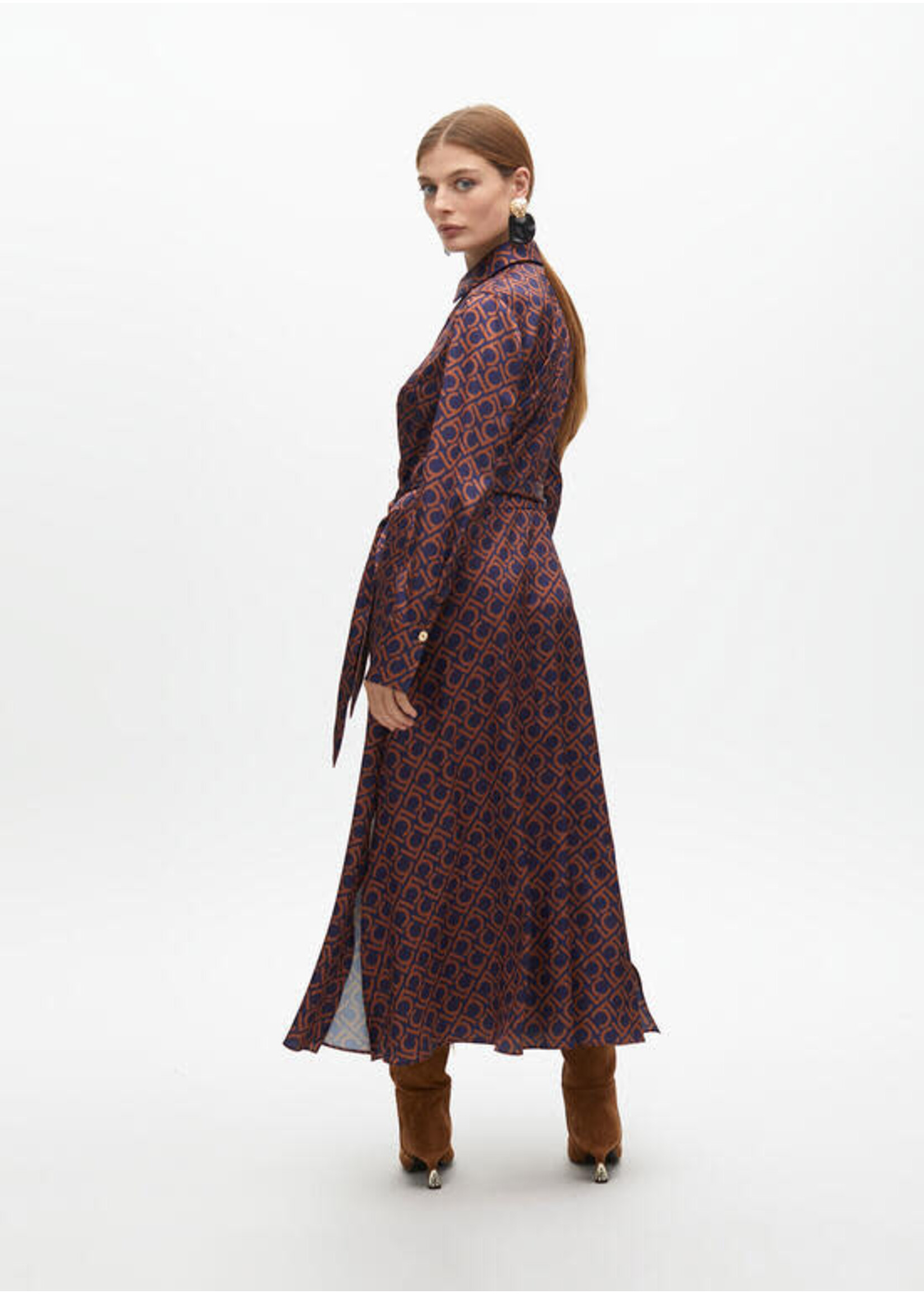 LF2516011 Vestido camisero estampado logotipado AZUL-MARRON