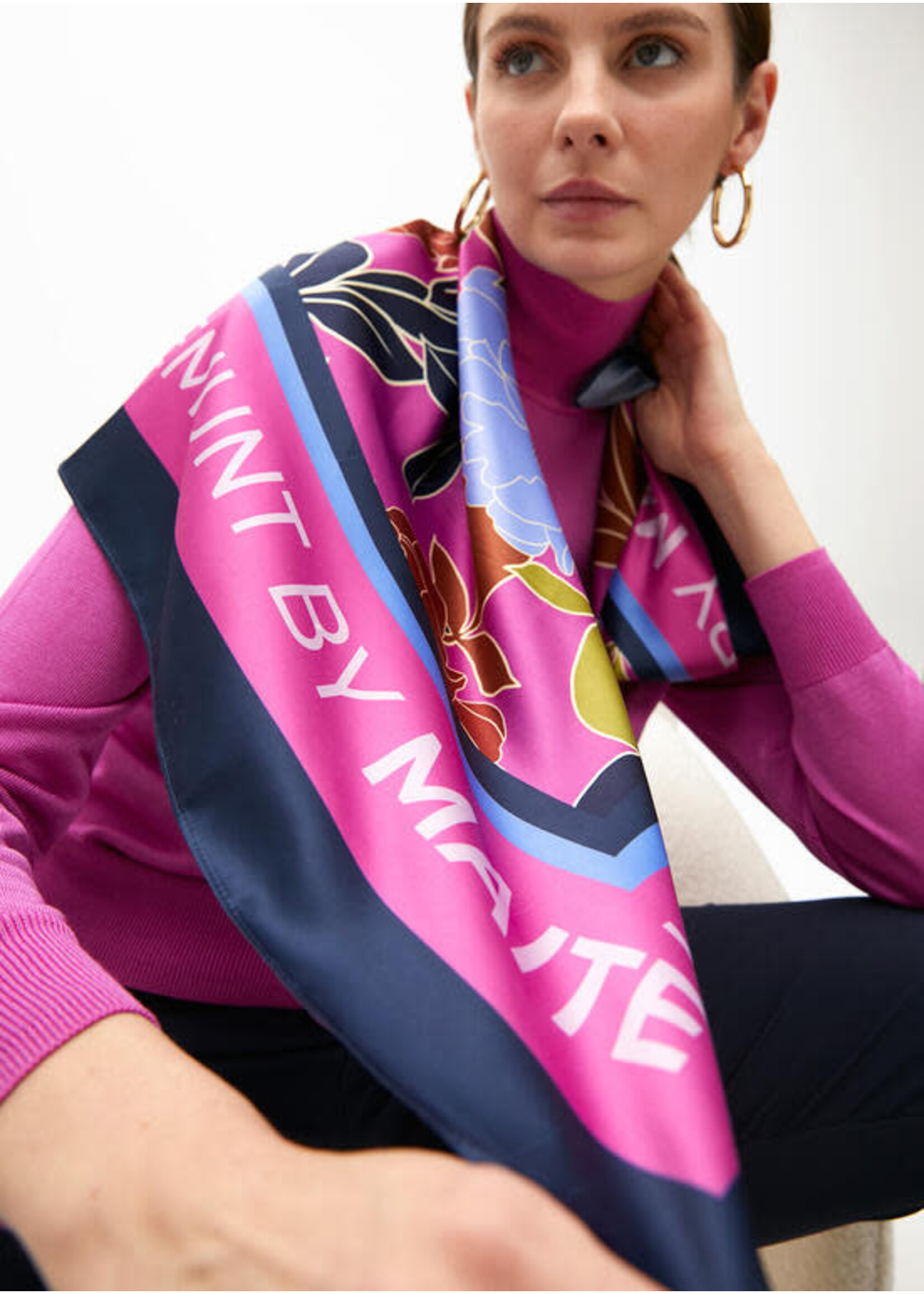 MF2507001 Pañuelo estampado flores ROSA-AZUL