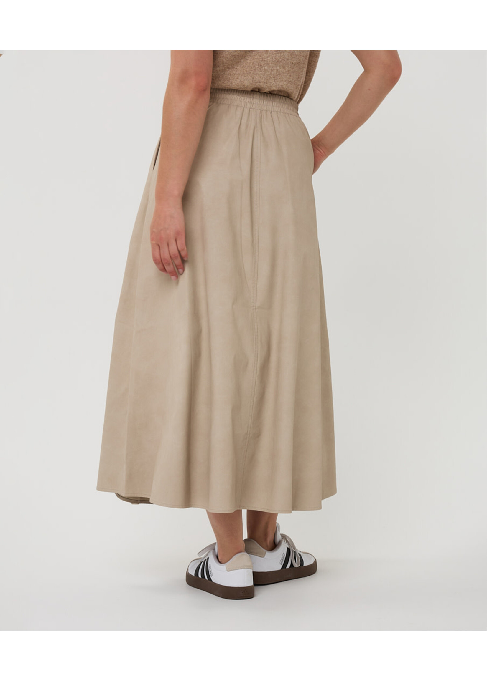 F25.11504 Skirt long lightweight PU
