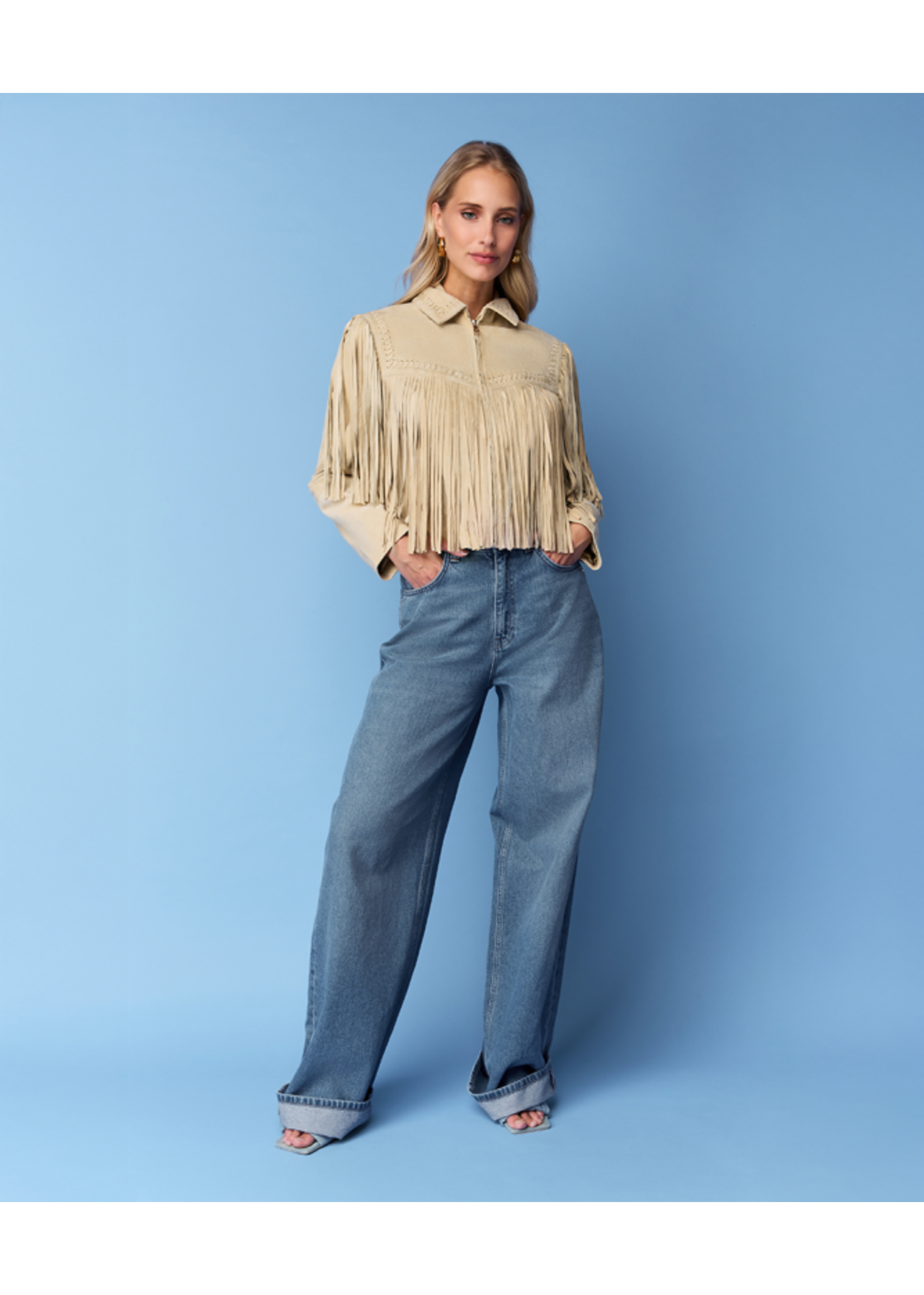 302620058 Jeeya Suede