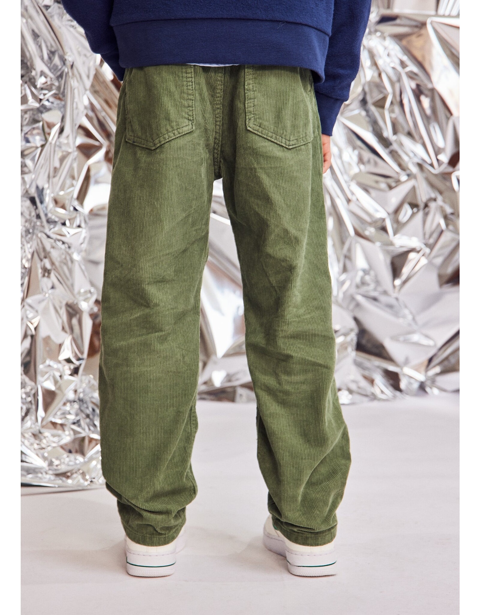 AO76 Finn cord pants olive night/earth green