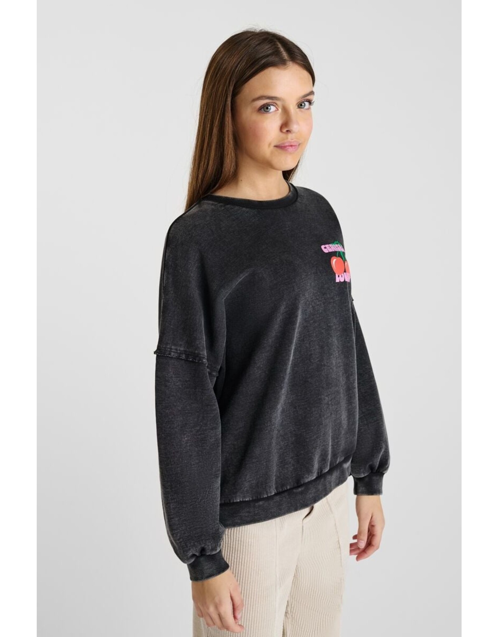 Le temps des cérises sweater Julesgi zwart cerises lover
