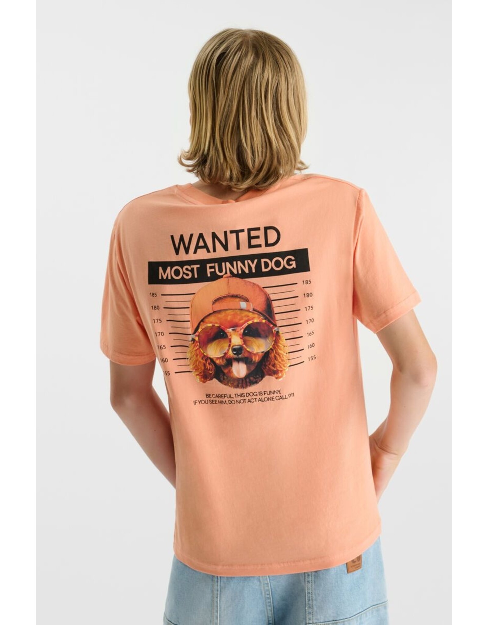 Le temps des cérises T-shirt Wembleybo wanted dog sunblush