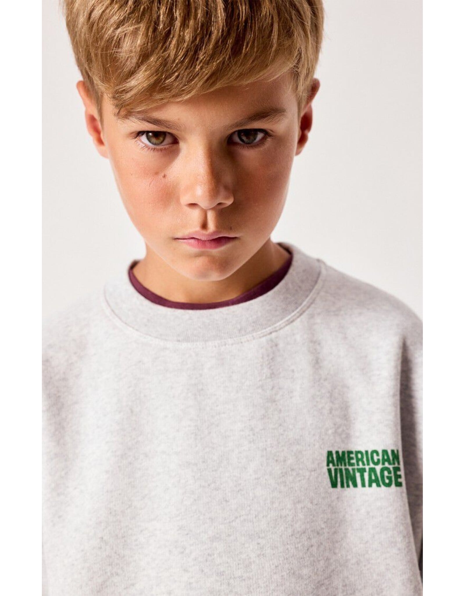American Vintage sweater Baptown gris chine groen logo