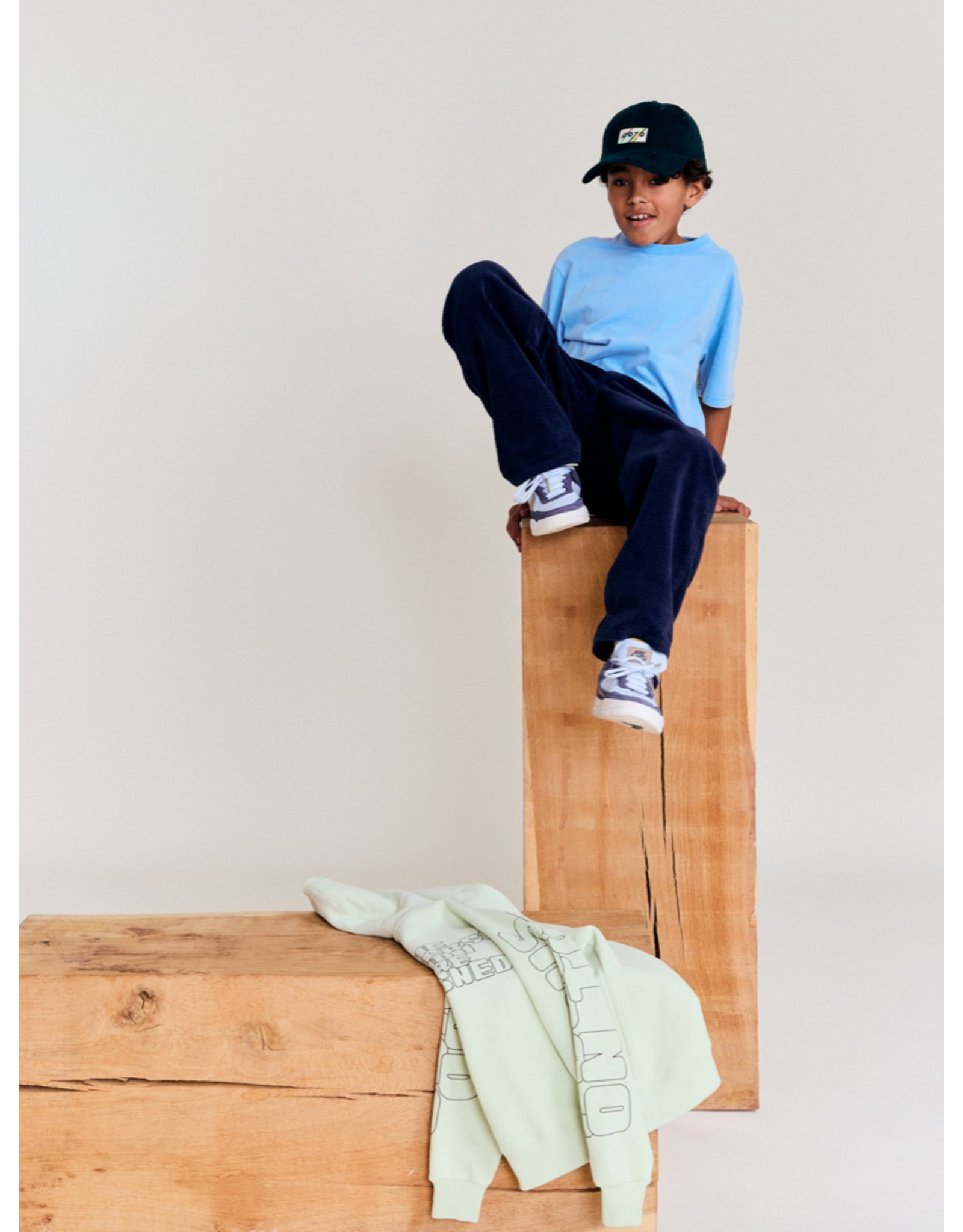 AO76 broek ribfluweel Finn navy